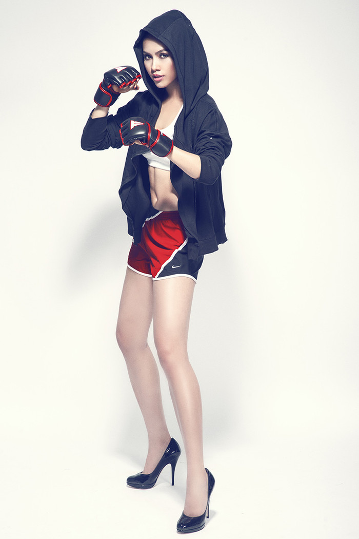 Hoàng My cho biết: "Thể Thao sẽ giúp cho chúng ta có cơ thể khỏe mạnh, đẩy lùi bệnh tật, và khi có sức khỏe chúng ta có thể làm được rất nhiều điều". Bộ ảnh này được thực hiện bởi: Photo: Milor Trần – Make up: Phước Lợi. Hoàng My cho biết: "Thể Thao sẽ giúp cho chúng ta có cơ thể khỏe mạnh, đẩy lùi bệnh tật, và khi có sức khỏe chúng ta có thể làm được rất nhiều điều". Bộ ảnh này được thực hiện bởi: Photo: Milor Trần – Make up: Phước Lợi.