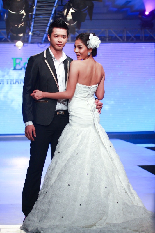 Siêu mẫu Hồ Đức Vĩnh (trái). Siêu mẫu Hồ Đức Vĩnh (trái).