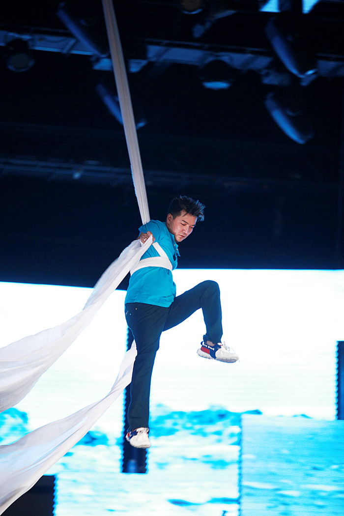 Đàm sẽ hát các ca khúc: Số Phận, Nụ hôn xa vời, Lá thu vàng, Ngăn cách, All by my self (ca sỹ Thu Minh), Biển cạn… Đàm sẽ hát các ca khúc: Số Phận, Nụ hôn xa vời, Lá thu vàng, Ngăn cách, All by my self (ca sỹ Thu Minh), Biển cạn…