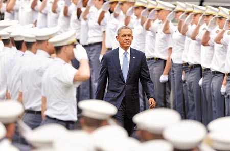 Tổng thống Mỹ Obama đã bày tỏ quan ngại về tình hình Biển Đông, chỉ trích các hành vi khiêu khích của Trung Quốc trong khủng hoảng giàn khoan 981 ngay từ khi mới nổ ra. Tổng thống Mỹ Obama đã bày tỏ quan ngại về tình hình Biển Đông, chỉ trích các hành vi khiêu khích của Trung Quốc trong khủng hoảng giàn khoan 981 ngay từ khi mới nổ ra.