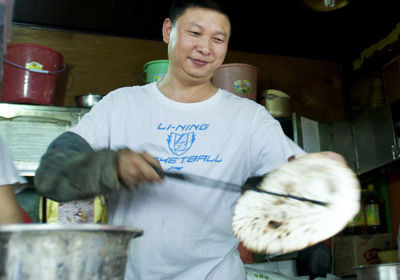 Thành thục với món bánh truyền thống của Chiết Giang.