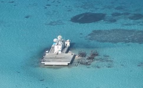 Đá Gạc Ma đã bị Trung Quốc xây dựng công sự kiên cố bất hợp pháp và đang chở vật liệu, đất đá để biến nó thành đảo nhân tạo phục vụ dã tâm độc chiếm Biển Đông.