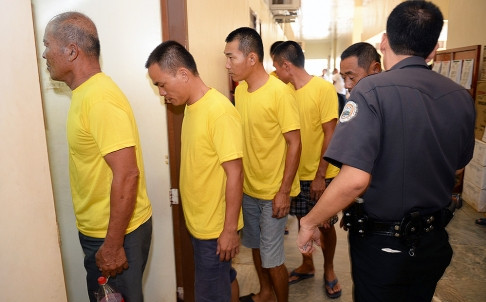 9 ngư dân Trung Quốc vẫn ngoan cố, hôm nay sẽ bị đưa ra xét xử. 9 ngư dân Trung Quốc vẫn ngoan cố, hôm nay sẽ bị đưa ra xét xử.