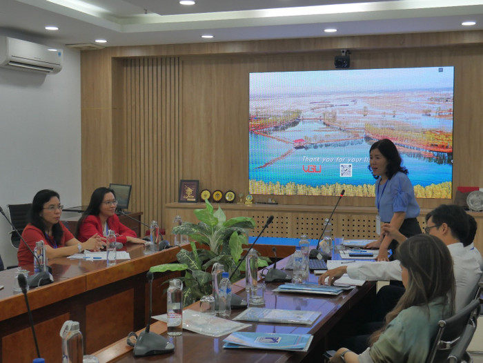 Tiến sĩ Lê Đàm Ngọc Tú- Trưởng phòng Khoa học và Hợp tác Quốc tế, Trường Đại học Xây dựng Miền Trung điều hành phiên báo cáo tại tiểu ban 2 Picture7.jpg
