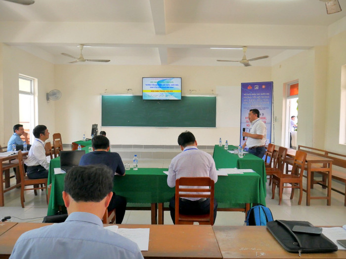 Tiến sĩ Lê Đức Thường- Phó Hiệu trưởng Trường Đại học Xây dựng Miền Trung điều hành phiên báo cáo tại tiểu ban 3 Picture8.jpg