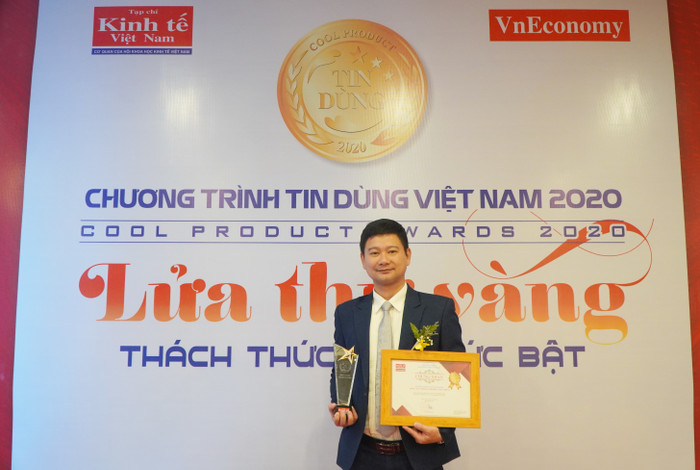 Thầy Đỗ Ngọc Hưng - Phó Tổng Giám đốc Ocean Edu nhận giải thưởng Top 100 sản phẩm - dịch vụ tin dùng Việt Nam 2020. Thầy Đỗ Ngọc Hưng - Phó Tổng Giám đốc Ocean Edu nhận giải thưởng Top 100 sản phẩm - dịch vụ tin dùng Việt Nam 2020.