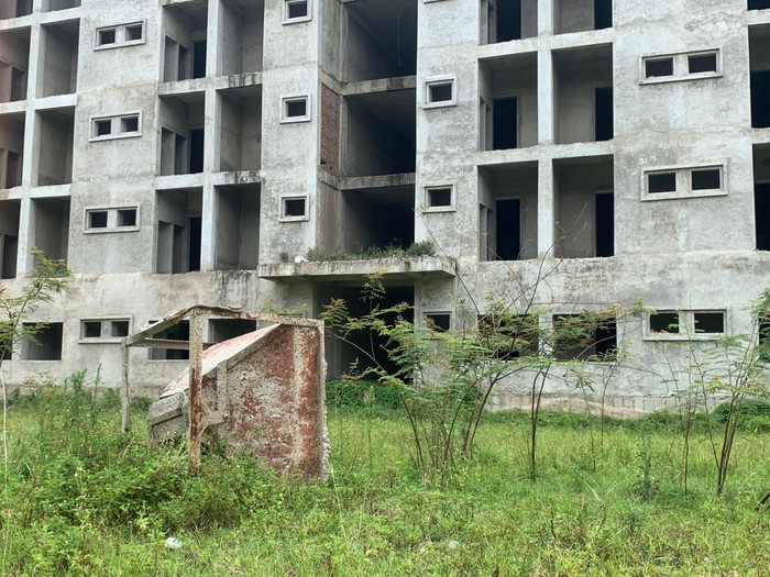 Tổng vốn đầu tư công trình ký túc xá sinh viên tập trung là trên 800 tỷ đồng, chủ đầu tư là Sở Xây dựng Ninh Bình. Dự kiến khi đi vào hoạt động năm 2013, công trình gồm 4 dãy nhà 5 tầng sẽ đáp ứng nhu cầu chỗ ở của trên 7.000 sinh viên ở 3 trường gồm: trường Đại học Hoa Lư, Cao đẳng Y tế Ninh Bình và Cao đẳng nghề Lilama.