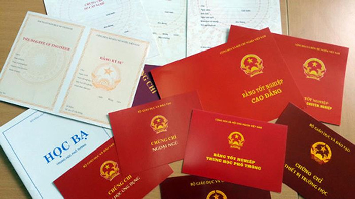 Phôi bằng cấp giả được rao bán công khai trên mạng. (Ảnh: H.L) Phôi bằng cấp giả được rao bán công khai trên mạng. (Ảnh: H.L)