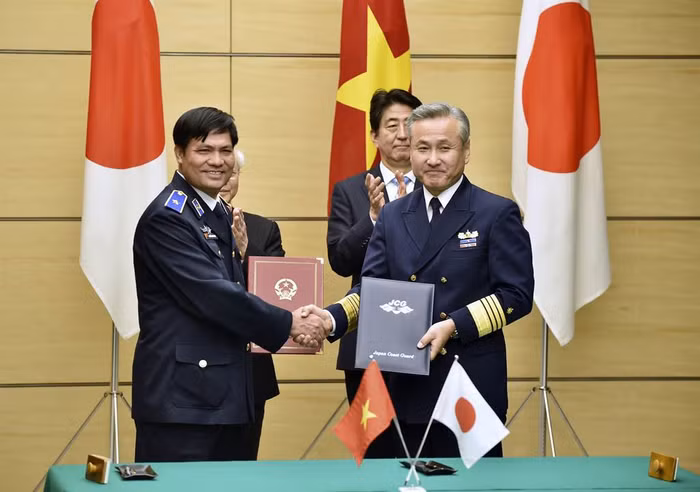 Lực lượng Cảnh sát biển Việt Nam và Nhật Bản ký văn bản hợp tác trong khuôn khổ chuyến thăm của Tổng bí thư. Ảnh: Fox News.