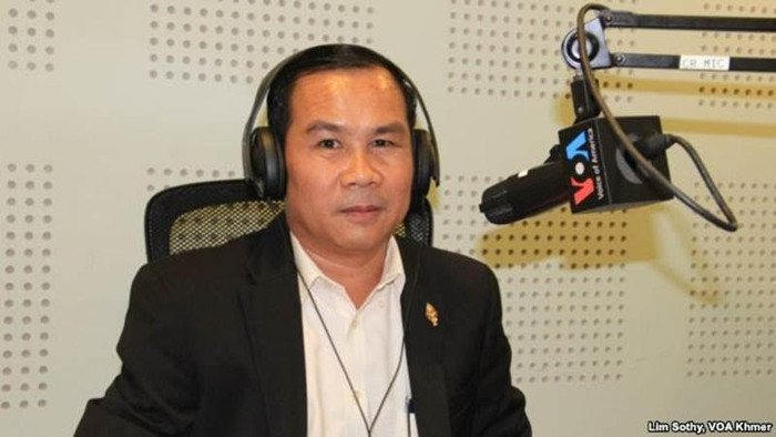 Um Sam An trả lời phỏng vấn Đài tiếng nói Hoa Kỳ phiên bản tiếng Khmer. Ảnh: VOA Khmer. Um Sam An trả lời phỏng vấn Đài tiếng nói Hoa Kỳ phiên bản tiếng Khmer. Ảnh: VOA Khmer.