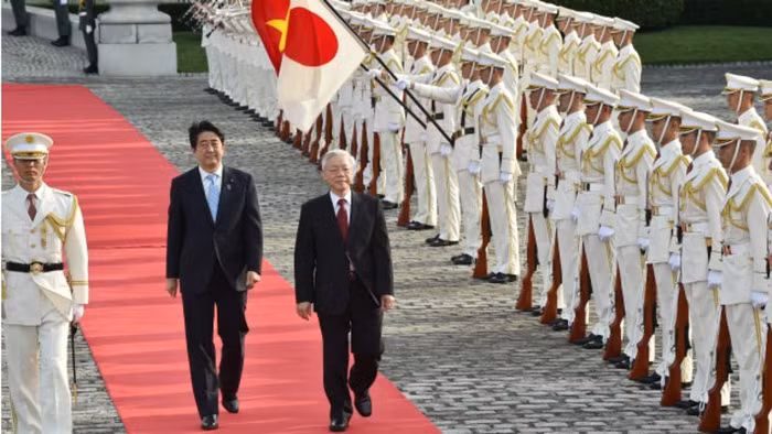 Tổng bí thư Nguyễn Phú Trọng và Thủ tướng Nhật Bản Shinzo Abe, ảnh: Fox News.