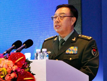 Ông Phạm Trường Long phát biểu ru ngủ dư luận tại Diễn đàn Hương Sơn. Ảnh: Vượng Báo, Đài Loan. Ông Phạm Trường Long phát biểu ru ngủ dư luận tại Diễn đàn Hương Sơn. Ảnh: Vượng Báo, Đài Loan.