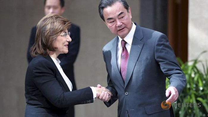 Ngoại trưởng Trung Quốc Vương Nghị tiếp Đặc sứ của Tổng thống Syria hôm 12/10 tại Bắc Kinh, ảnh: Reuters. Ngoại trưởng Trung Quốc Vương Nghị tiếp Đặc sứ của Tổng thống Syria hôm 12/10 tại Bắc Kinh, ảnh: Reuters.