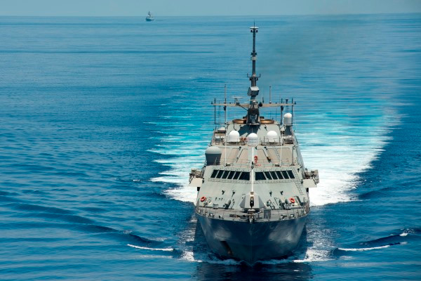 Chiến hạm USS Fort Worth Hoa Kỳ tuần tra Biển Đông tháng Năm năm nay, ảnh: The Strait Times.