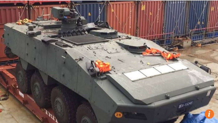 Một trong số 9 xe bọc thép của quân đội Singapore bị hải quan Hồng Kông tạm giữ, ảnh: SCMP. Một trong số 9 xe bọc thép của quân đội Singapore bị hải quan Hồng Kông tạm giữ, ảnh: SCMP.