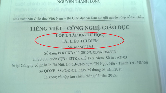 Cuốn Tiếng Việt - Công nghệ giáo dục, lớp 1, tập ba do Nhà xuất bản Giáo dục Việt Nam phát hành ngày 25/3/2015 vẫn ghi rõ là "Tài liệu thí điểm". Ảnh: giaoduc.net.vn. Cuốn Tiếng Việt - Công nghệ giáo dục, lớp 1, tập ba do Nhà xuất bản Giáo dục Việt Nam phát hành ngày 25/3/2015 vẫn ghi rõ là "Tài liệu thí điểm". Ảnh: giaoduc.net.vn.
