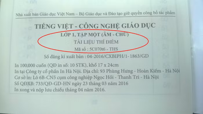 Cuốn Tiếng Việt - Công nghệ giáo dục, lớp 1, tập một do Nhà xuất bản Giáo dục Việt Nam phát hành ngày 23/3/2016 vẫn ghi rõ là "Tài liệu thí điểm". Ảnh: giaoduc.net.vn. Cuốn Tiếng Việt - Công nghệ giáo dục, lớp 1, tập một do Nhà xuất bản Giáo dục Việt Nam phát hành ngày 23/3/2016 vẫn ghi rõ là "Tài liệu thí điểm". Ảnh: giaoduc.net.vn.