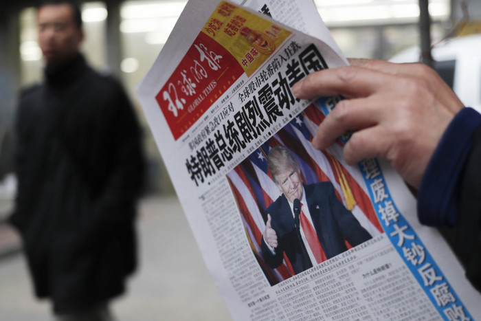 Dư luận Trung Quốc hả hê rằng, "chú hề" Donald Trump thắng cử có lợi cho họ hơn bà Hillary Clinton, ảnh: Andy Wong / AP. Dư luận Trung Quốc hả hê rằng, "chú hề" Donald Trump thắng cử có lợi cho họ hơn bà Hillary Clinton, ảnh: Andy Wong / AP.