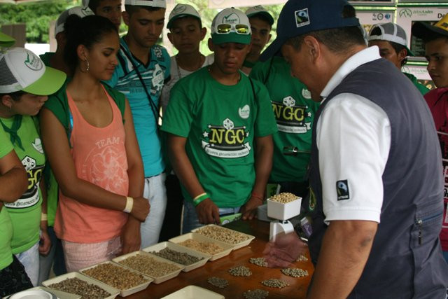 EN thành công ở Colombia một phần là nhờ có FNC đỡ đầu, nhằm tạo nguồn nhân lực cho ngành trồng cà phê tại nước này. Ảnh minh họa: http://stir-tea-coffee.com/ EN thành công ở Colombia một phần là nhờ có FNC đỡ đầu, nhằm tạo nguồn nhân lực cho ngành trồng cà phê tại nước này. Ảnh minh họa: http://stir-tea-coffee.com/