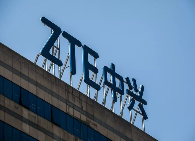 Trung Quốc tin rằng, việc Mỹ cấm bán con chíp và hệ điều hành cho ZTE trong vòng 7 năm tới chỉ làm tăng quyết tâm "đại nhảy vọt" của nước này trong lĩnh vực bán dẫn. Ảnh minh họa: Nikkei Asia Review.