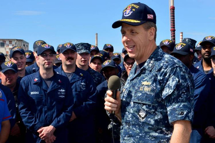 Đô đốc Philip Davidson (người cầm mic). Ảnh: WSJ.