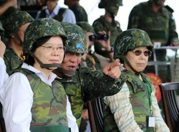 Nhà lãnh đạo đảo Đài Loan Thái Anh Văn cũng sẽ lên chiến hạm duyệt binh hải quân ngày hôm nay, ảnh minh họa, nguồn: http://db.52hrtt.com. Nhà lãnh đạo đảo Đài Loan Thái Anh Văn cũng sẽ lên chiến hạm duyệt binh hải quân ngày hôm nay, ảnh minh họa, nguồn: http://db.52hrtt.com.