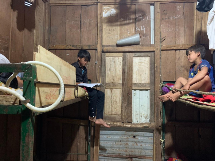 Dù khó khăn nhưng các em học sinh ở biên cương Mường Nhé rất chịu khó và chăm học. Ảnh: LC