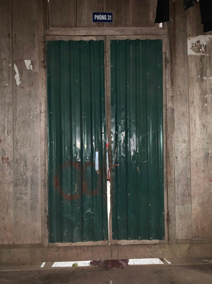 Cửa một phòng bán trú ở Trường Phổ thông dân tộc bán trú Trung học cơ sở Chung Chải. Ảnh: LC