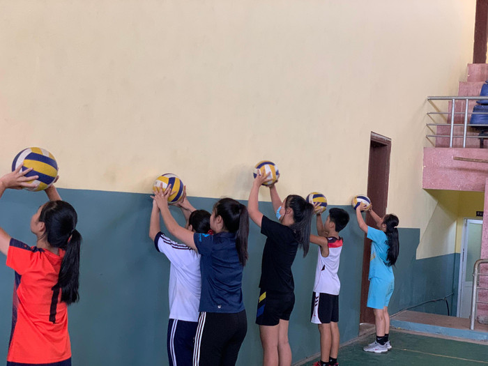 Cô giáo Thùy xác định tự mình phải là tấm gương rèn luyện thể thao để các em noi theo mới có thể thu hút các em học môn "biết trước đáp án mà vẫn trượt". Ảnh: Nhân vật cung cấp Cô giáo Thùy xác định tự mình phải là tấm gương rèn luyện thể thao để các em noi theo mới có thể thu hút các em học môn "biết trước đáp án mà vẫn trượt". Ảnh: Nhân vật cung cấp