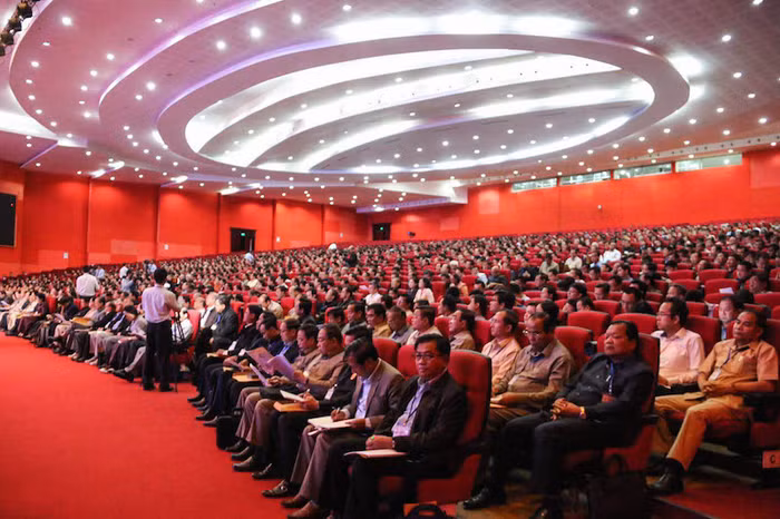 Buổi làm việc Đại hội toàn quốc đảng CPP tổ chức tại Phnom Penh hôm Chủ nhật, ảnh: The Cambodia Daily. Buổi làm việc Đại hội toàn quốc đảng CPP tổ chức tại Phnom Penh hôm Chủ nhật, ảnh: The Cambodia Daily.