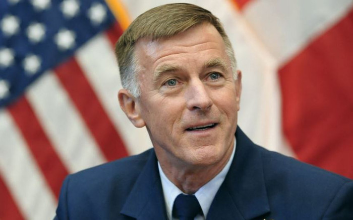 Đô đốc Paul Zukunft, Tư lệnh Cảnh sát biển Hoa Kỳ, ảnh: AP / VOA.