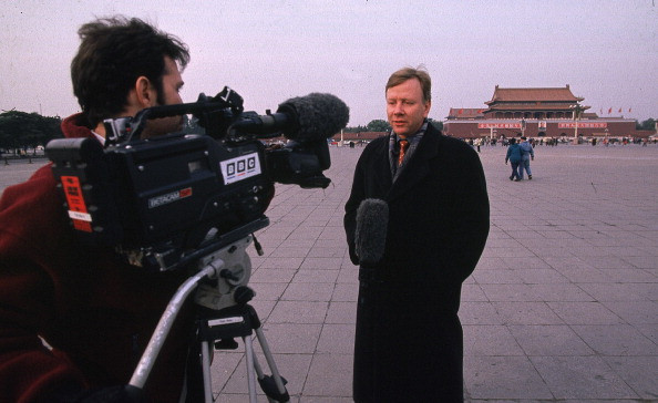 Nhà báo Humphrey Hawksley thời còn làm đại diện cho BBC tại Bắc Kinh, ảnh: Getty Images. Nhà báo Humphrey Hawksley thời còn làm đại diện cho BBC tại Bắc Kinh, ảnh: Getty Images.