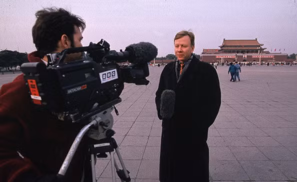 Nhà báo Humphrey Hawksley thời còn làm đại diện cho BBC tại Bắc Kinh, ảnh: Getty Images.