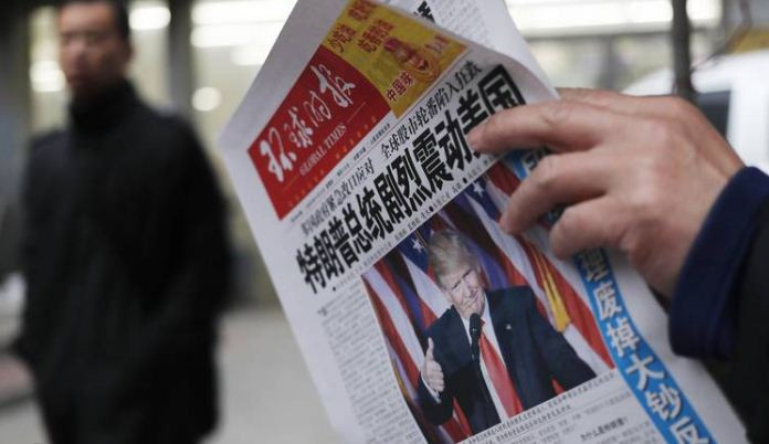 Dư luận Trung Quốc kiềm chế trong phản ứng với Trump về cuộc điện đàm, trút giận lên chính quyền Đài Loan, ảnh: AP / Andy Wong. Dư luận Trung Quốc kiềm chế trong phản ứng với Trump về cuộc điện đàm, trút giận lên chính quyền Đài Loan, ảnh: AP / Andy Wong.