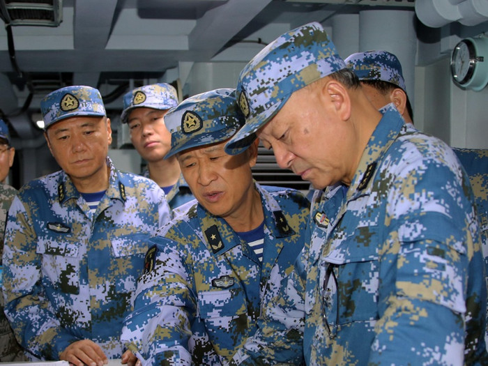 Ông Ngô Thắng Lợi chỉ huy cụm tàu sân bay Liêu Ninh tập trận, ảnh: Đa Chiều. Ông Ngô Thắng Lợi chỉ huy cụm tàu sân bay Liêu Ninh tập trận, ảnh: Đa Chiều.