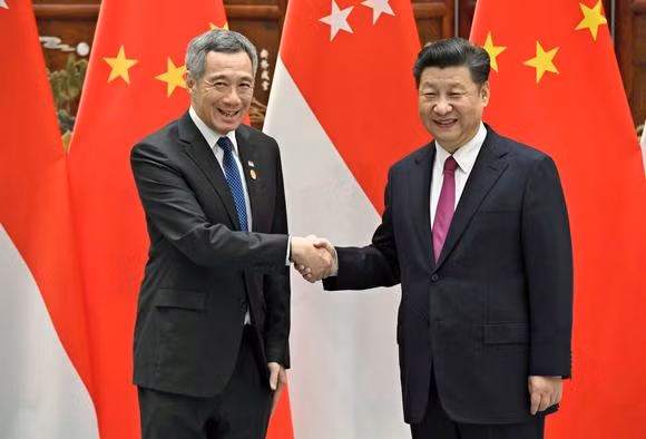 Thủ tướng Singapore Lý Hiển Long và Chủ tịch Trung Quốc Tập Cận Bình, ảnh: Ap.