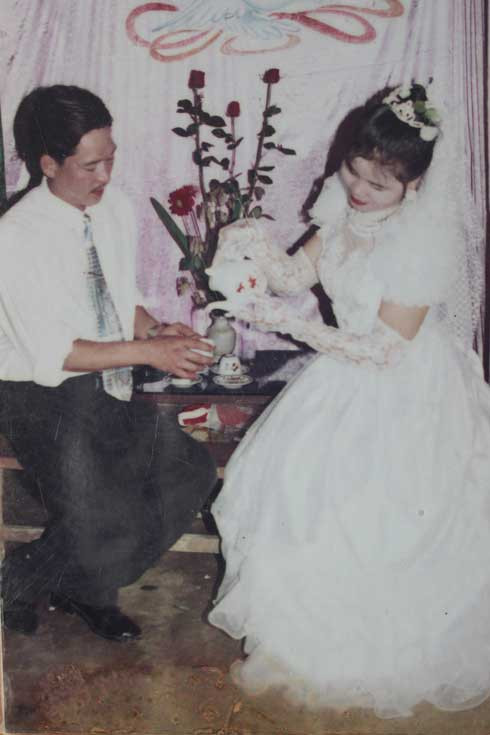 Ảnh cưới duy nhất còn sót lại của cô Dung Yêu thiếu gia, cô giáo nhiễm HIV
