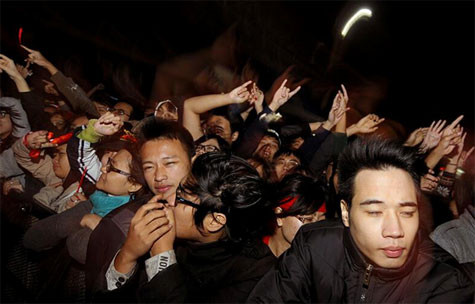 Nghẹn lời khi chứng kiến những thần tượng trên sân khấu Nghẹn lời khi chứng kiến những thần tượng trên sân khấu