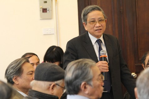 GS Nguyễn Minh Thuyết: "Tóm lại là nửa nọ nửa kia". GS Nguyễn Minh Thuyết: "Tóm lại là nửa nọ nửa kia".