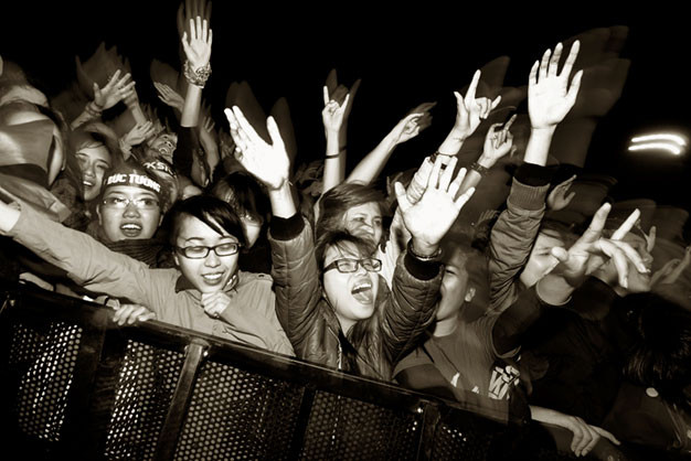 Ai nói rockfans nữ kém cuồng nhiệt? Ai nói rockfans nữ kém cuồng nhiệt?