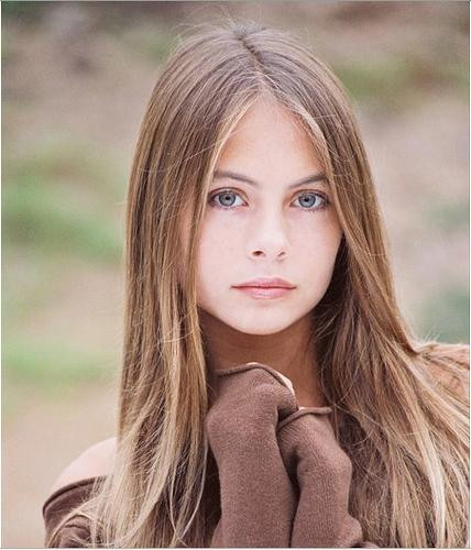 Willa Holland sinh ngày 18/6/1991 là diễn viên và người mẫu thời trang, cô được biết đến qua các phim truyền hình The OC và Gossip Girl. Vai diễn mới nhất của cô là Davey Wrexler trong bộ phim tâm lý Tiger Eyes công chiếu năm nay. Willa Holland sinh ngày 18/6/1991 là diễn viên và người mẫu thời trang, cô được biết đến qua các phim truyền hình The OC và Gossip Girl. Vai diễn mới nhất của cô là Davey Wrexler trong bộ phim tâm lý Tiger Eyes công chiếu năm nay.
