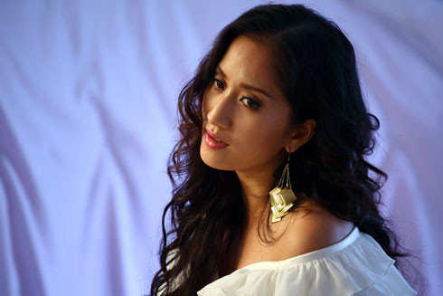 Khánh Thi lo sợ MV ra sau sẽ bị cho là đạo ý tưởng Ca sỹ Khánh Thi lo sợ MV ra sau sẽ bị cho là đạo ý tưởng