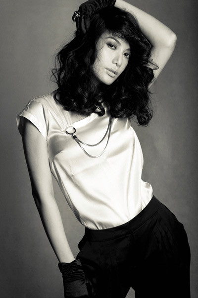 “Hơn nữa, ê-kíp làm phim cũng hứa là sẽ làm một bộ phim tử tế, không quá chợ, nhưng cũng không quá nghệ thuật nên tôi nhận lời", Trương Ngọc Ánh cho biết.