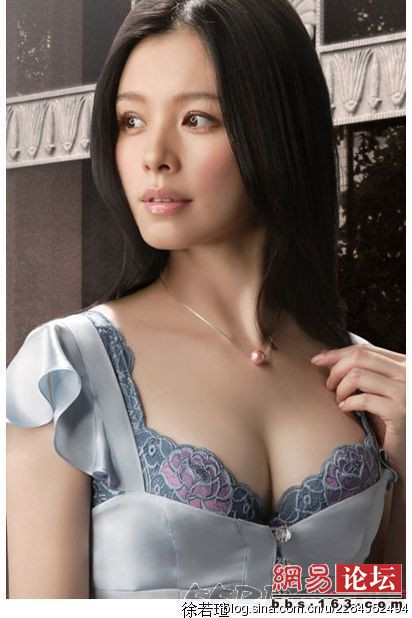 Trong bộ phim Tinh Hải, Từ Nhược Tuyên vào vai một bà mẹ và phải đóng một cảnh quay bị cưỡng bức. Để đạt được hiệu quả cao nhất, cô đã kiên quyết không dùng diễn viên thay thế mà tự mình diễn xuất. Khi quay cảnh này, toàn thân cô đều bị những mạt gỗ nhỏ đâm vào, nhưng để đạt được hiệu quả cao nhất, cô còn quay đi quay lại cảnh này rất nhiều lần khiến khắp người cô đầy vết thương. Trong bộ phim Tinh Hải, Từ Nhược Tuyên vào vai một bà mẹ và phải đóng một cảnh quay bị cưỡng bức. Để đạt được hiệu quả cao nhất, cô đã kiên quyết không dùng diễn viên thay thế mà tự mình diễn xuất. Khi quay cảnh này, toàn thân cô đều bị những mạt gỗ nhỏ đâm vào, nhưng để đạt được hiệu quả cao nhất, cô còn quay đi quay lại cảnh này rất nhiều lần khiến khắp người cô đầy vết thương.