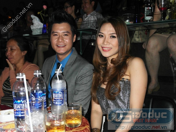 Mỹ Tâm và Quang Dũng đã đến phòng trả Da Vàng rất sớm. Mỹ Tâm và Quang Dũng đã đến phòng trả Da Vàng rất sớm.