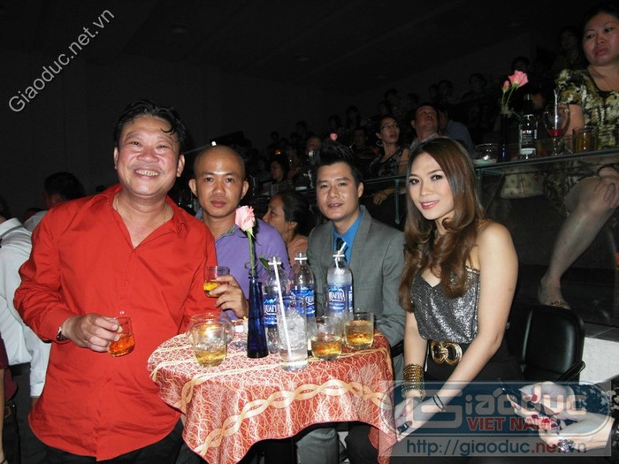 Mỹ Tâm, Quang Dũng nói lời chúc mừng “ông anh nhạc sĩ” Lê Quang thêm một tuổi mới. Mỹ Tâm, Quang Dũng nói lời chúc mừng “ông anh nhạc sĩ” Lê Quang thêm một tuổi mới.