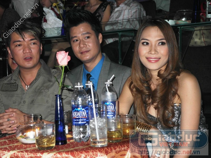 Cả 3 ngôi sao đều rất thích thú trước tiết mục biểu diễn của Thanh Thảo. Cả 3 ngôi sao đều rất thích thú trước tiết mục biểu diễn của Thanh Thảo.