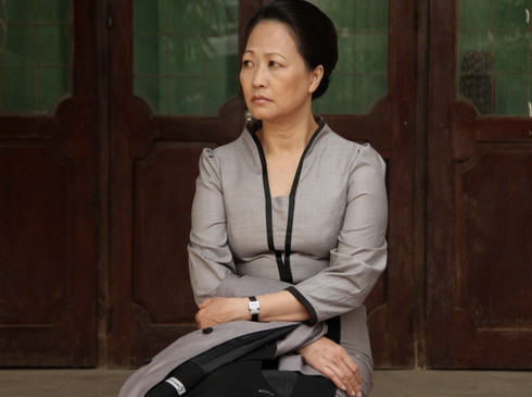 NSND Như Quỳnh tạo nên nhiều mới lạ với vai diễn Dã Quỳ trong chương 6, Tặng phẩm. >>'Ngọc viễn đông' tái hiện vẻ đẹp đa sắc của phụ nữ Việt >>Trailer phim Ngọc Viễn Đông NSND Như Quỳnh tạo nên nhiều mới lạ với vai diễn Dã Quỳ trong chương 6, Tặng phẩm. >>'Ngọc viễn đông' tái hiện vẻ đẹp đa sắc của phụ nữ Việt >>Trailer phim Ngọc Viễn Đông