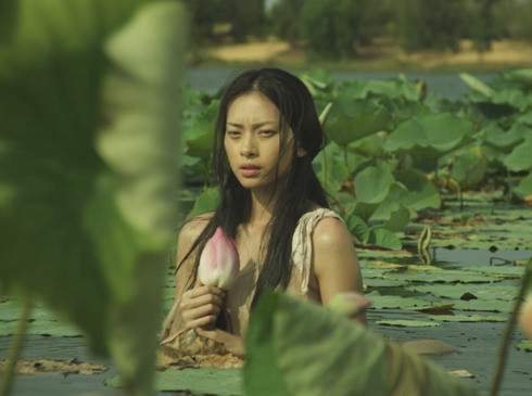 Ngô Thanh Vân vào vai cô gái trẻ 19 tuổi với những cảm xúc xốn xang. >>'Ngọc viễn đông' tái hiện vẻ đẹp đa sắc của phụ nữ Việt >>Trailer phim Ngọc Viễn Đông Ngô Thanh Vân vào vai cô gái trẻ 19 tuổi với những cảm xúc xốn xang. >>'Ngọc viễn đông' tái hiện vẻ đẹp đa sắc của phụ nữ Việt >>Trailer phim Ngọc Viễn Đông