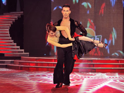 Và Minh Hằng đã thực sự gây được ấn tượng với điệu Pasodoble khi lên sân khấu Bước nhảy Hoàn vũ 2011, biểu diễn cùng Tisho - bạn nhảy của nhà vô địch 2010 Ngô Thanh Vân. Xem thêm: Bước nhảy hoàn vũ: Minh Hằng, 90% và 'quy luật' không lặp lại / Bước nhảy Hoàn vũ: 5 mỹ nhân so vẻ gợi cảm / Nam Thành bế bổng nữ vũ công nước ngoài / Bước nhảy Hoàn vũ 2012 công bố hình ảnh 10 cặp thí sinh Và Minh Hằng đã thực sự gây được ấn tượng với điệu Pasodoble khi lên sân khấu Bước nhảy Hoàn vũ 2011, biểu diễn cùng Tisho - bạn nhảy của nhà vô địch 2010 Ngô Thanh Vân. Xem thêm: Bước nhảy hoàn vũ: Minh Hằng, 90% và 'quy luật' không lặp lại / Bước nhảy Hoàn vũ: 5 mỹ nhân so vẻ gợi cảm / Nam Thành bế bổng nữ vũ công nước ngoài / Bước nhảy Hoàn vũ 2012 công bố hình ảnh 10 cặp thí sinh